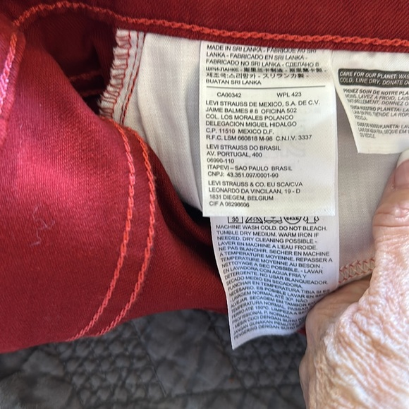 NWT 10 Medium Deep Red Levi’s Jean Leggings - Picture 3 of 7